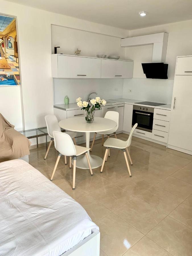 Loli Apartment Luxury White Residence Саранде Екстериор снимка