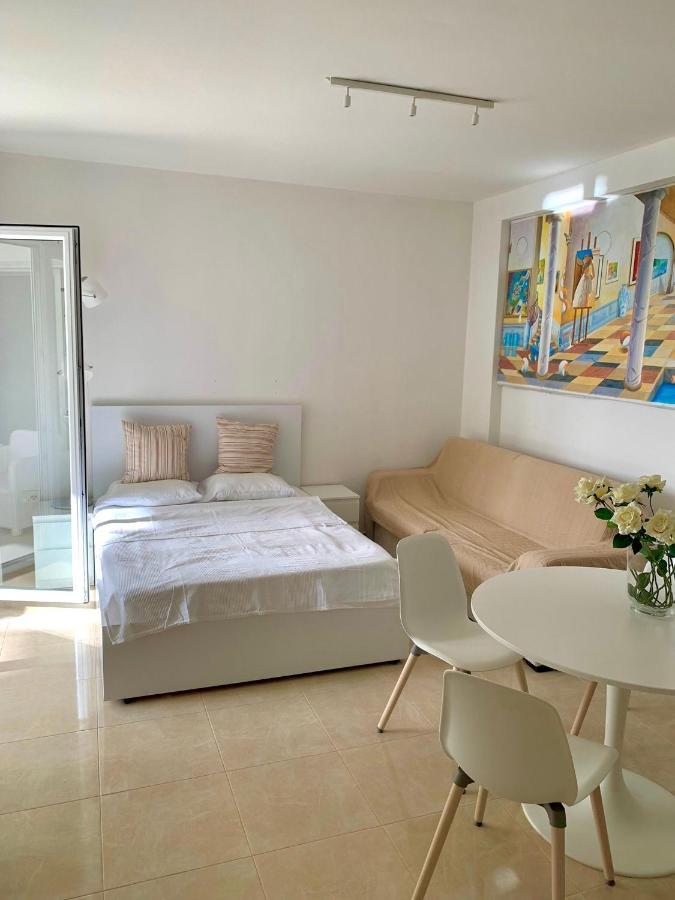 Loli Apartment Luxury White Residence Саранде Екстериор снимка